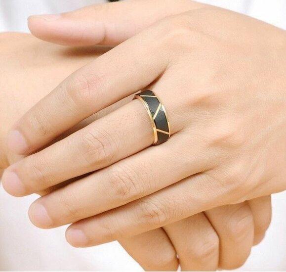 Ring gold plated & zwart model 121